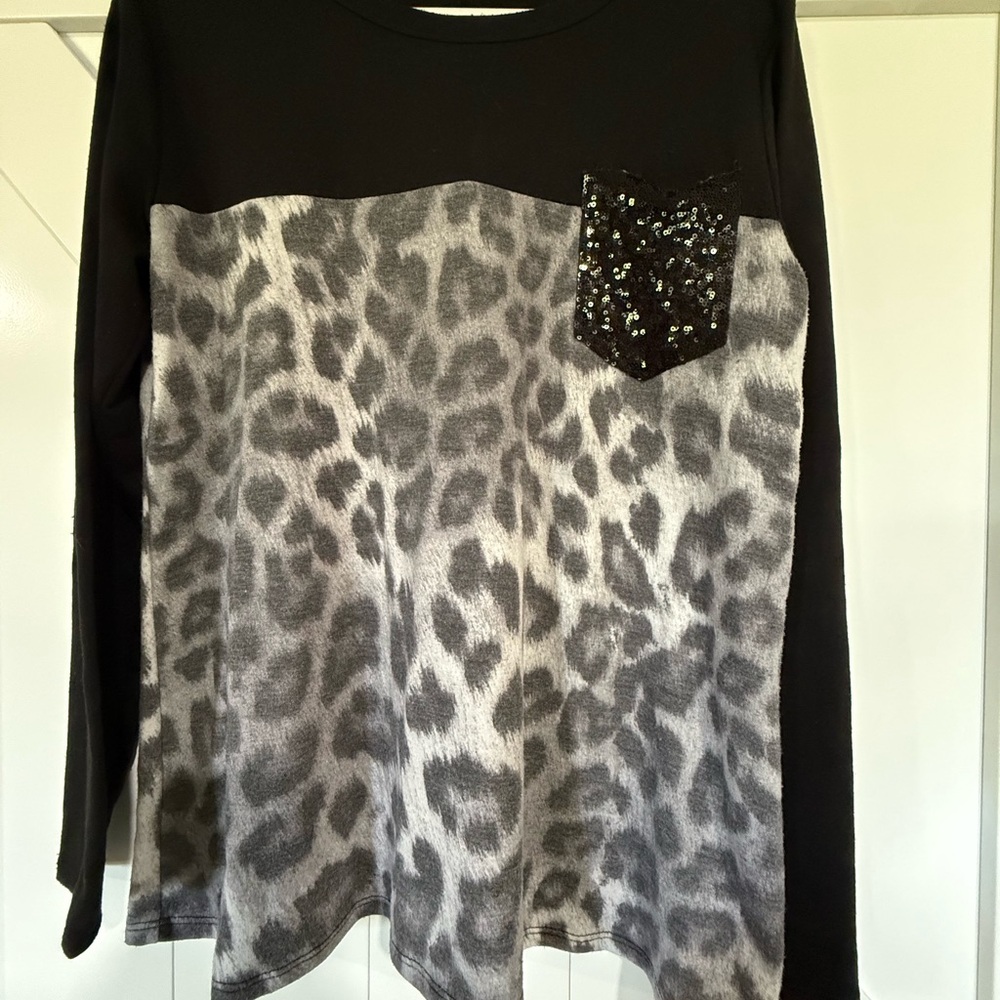 HEIMISH USA Black and Gray Leopard Print Sweater